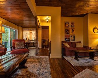 100 Acre Farm Only Minutes From Deep Creek Lake And Wisp - Friendsville - Living room