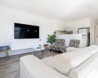 The Adams - Heart of Rosebud Retreat for Groups - Rosebud - Sala de estar