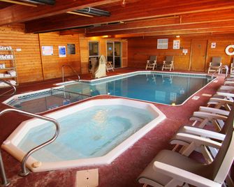 Red Roof Inn Fargo - I-94/Medical Center - פארגו - בריכה