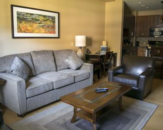 Silver Creek Lodge - Canmore - Living room