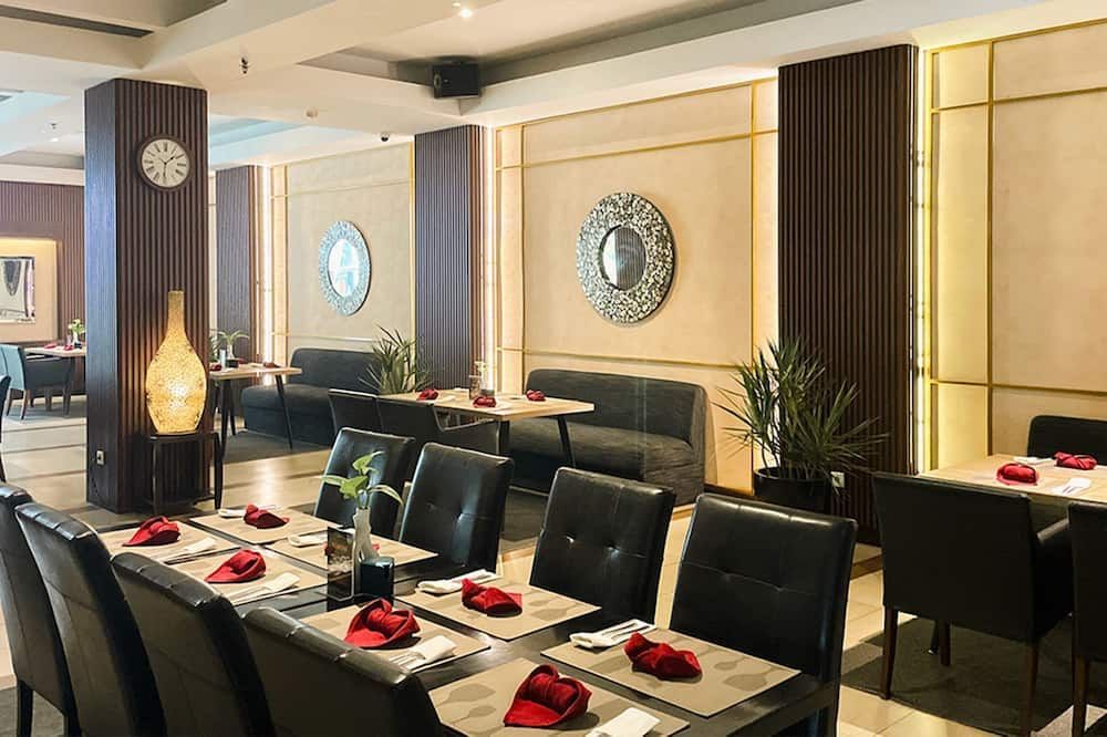 غراج هوتل سايربون