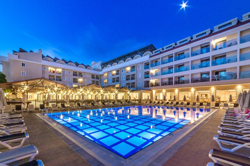 فندق نادي جوليان - مارماريس - حوض السباحة