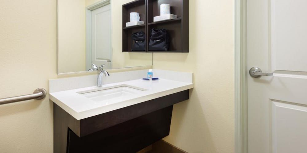 Candlewood Suites Pearl By IHG