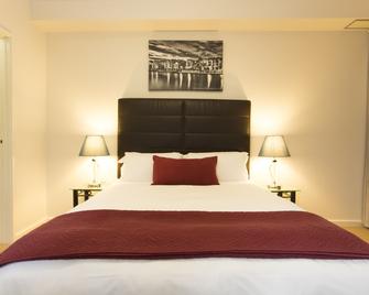 Regal Apartments - Perth - Bedroom