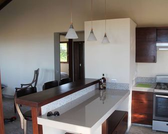 2 bdrm,1 bath beach front bungalow home - León - Cocina