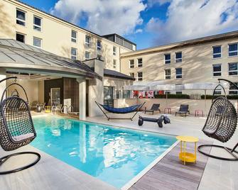 Mercure Château de Fontainebleau Demeures de Campagne - Фонтенбло - Басейн