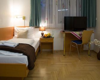ガルニ ホテル レーデルハイマー ホフ - フランクフルト - 寝室