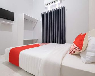 Hotel O Nareswari Guest House Syariah - Magelang - Ložnice