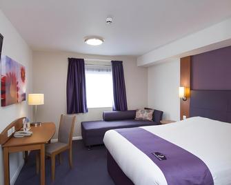 Premier Inn London Putney Bridge - London - Bedroom