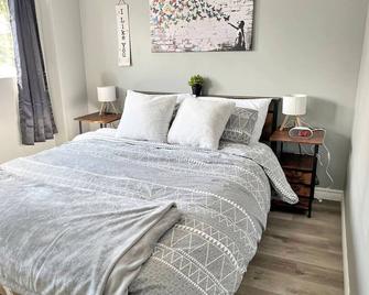 Cozy Retreat with Netflix & Work Desk - Fort Erie