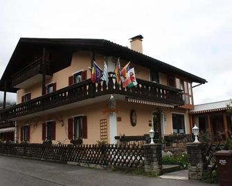 Hotel Garni Otto Huber - Oberammergau - Building
