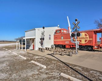 Unique Joplin Gem Converted Train Car St - Джоплін