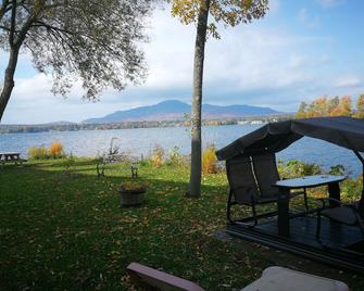 Condo of the Inn on the shore of Lake Memphremagog - Magog - Patio