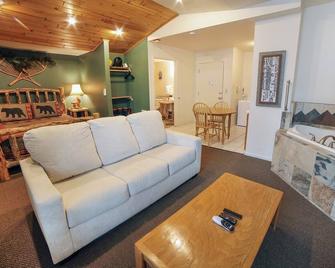 Fawn Valley Inn- 104 condo - Estes Park - Living room