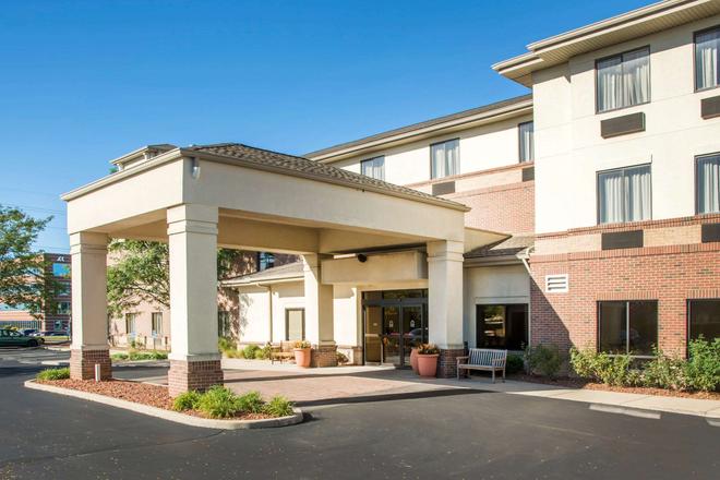 Comfort Inn And Suites West Chester North Cincinnati 85 1 4 9