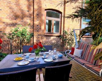 Ferienhaus in Einem Kleinem Dorf in der Natur. Umgeben von Wald und Seen - Crivitz - Патіо