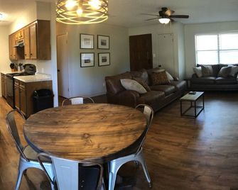 Cozy Home on Toledo Bend Big Circle Drive Boat Parking Close to Boat Ramp - Hemphill - Comedor