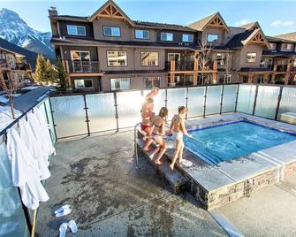 Luxurious Multi-level Condo in Premium Resort - Dead Man's Flats - Piscina
