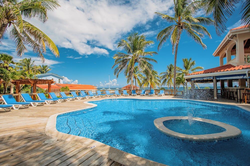 سان بريز هوتل - سان بيدرو - حوض السباحة