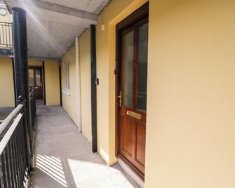 2 Garnish Court - Glengarriff - Hallway