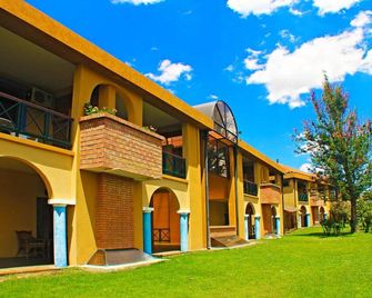 Hotel Los Parrales - Tarija - Building