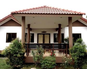 Baan Kin Lom Chom Daw - Ban Khanong Phra Nua - Building
