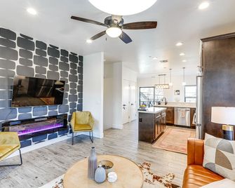 Flagstaff Townhome Near Downtown with Mountain Views - Flagstaff - Sala de estar