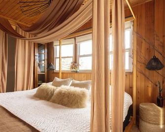 Horse Farm Haven in the Catskills – Rustic Charm Meets Serene Countryside - Hurleyville