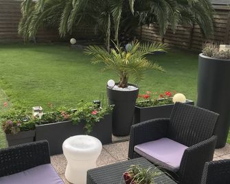 Spacieuse Villa 4 Avec Piscine Intérieure - Lanvollon - Patio