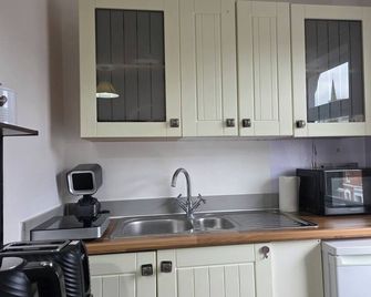 Studios & Ensuite Doubles - Central Rg1 - Oracle - Station & Hospital - Reading - Kitchen