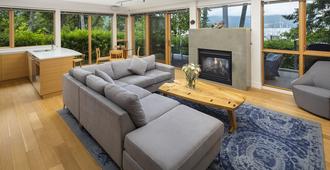 Brentwood Bay Resort & Spa - Victoria - Living room