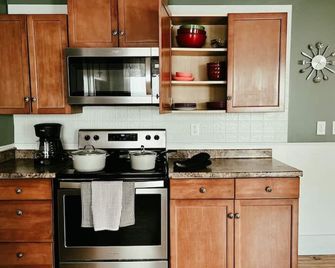 House Conveniently Located Near Downtown Bangor - Brewer - Kitchen