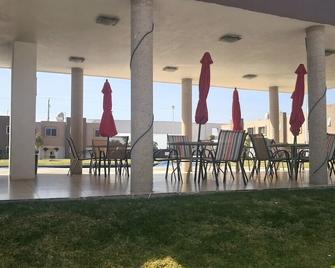 House The Spoiled Flipstay - Cuautlancingo - Patio