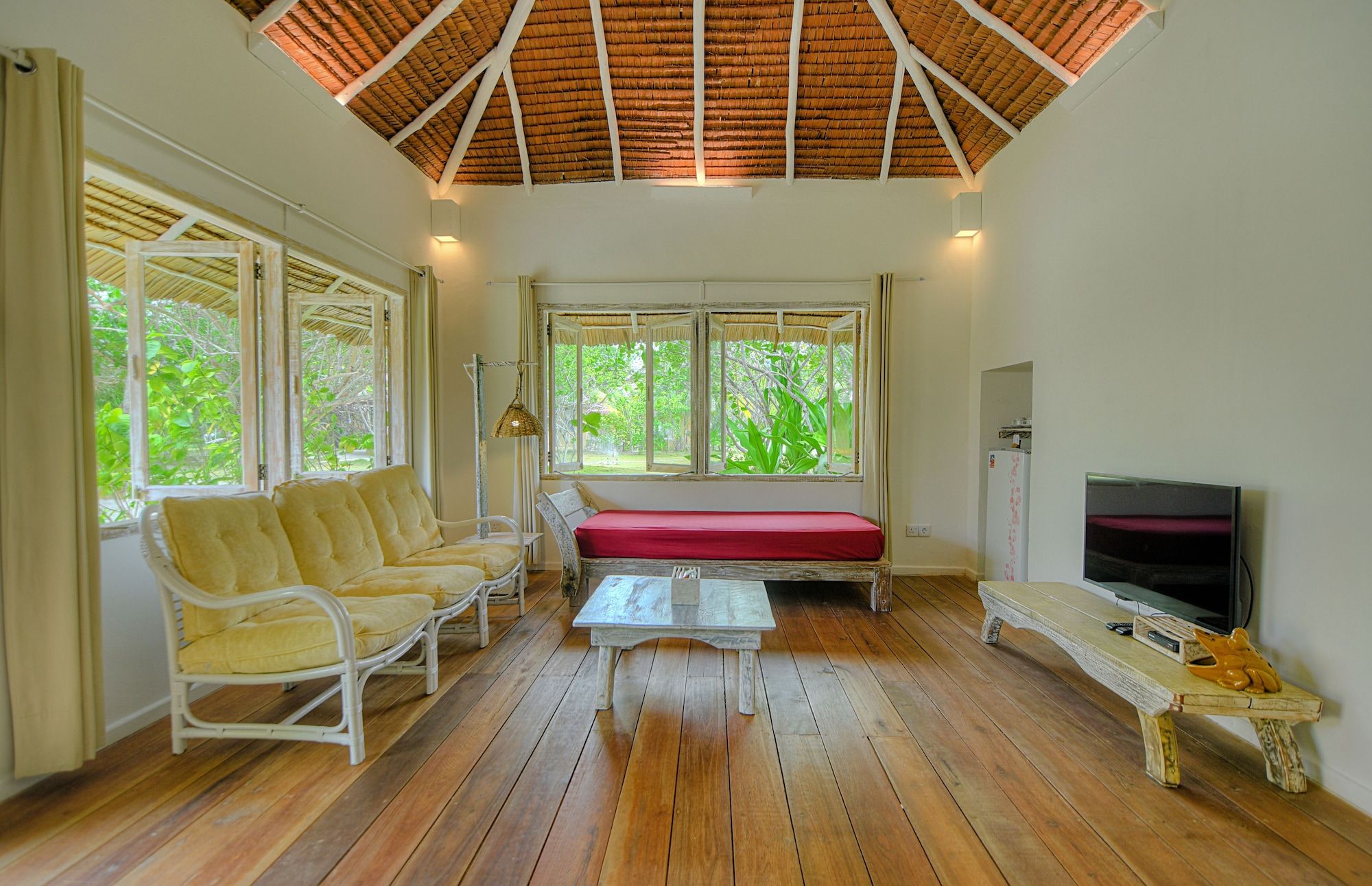 تريكورا بيتش كلوب آند ريزورت