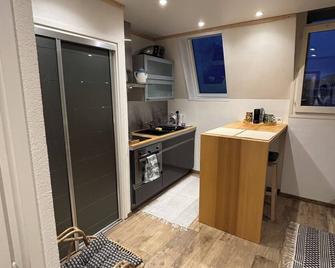 Charming little studio with lake and mountain views from the bed. - Évian-les-Bains - Phòng bếp