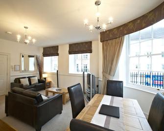Villetts House - Swindon - Dining room