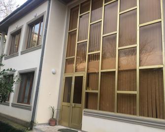 Hotel Good Luck - Kutaisi - Building