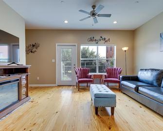 Game Room with Pool Table! Downtown Mobile Condo - Mobile - Living room