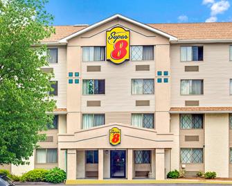 Super 8 by Wyndham Stamford/New York City Area - Stamford - Building