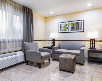 Quality Inn and Suites Lacey Olympia - Lacey - Sala de estar