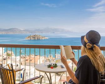 John & George - Tolo - Balcone