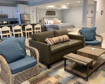 Bay View Studio Apartment - Annapolis - Living room