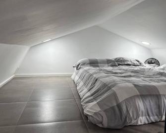Modern relaxing cabin. Firepit, goats on property, and nearby fishing,. \n - Sneads - Habitación
