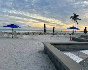 Poolside Breeze Retreat - Cayo Hueso - Playa