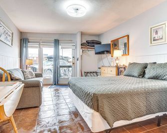 Walk to Old Orchard Pier Cozy Beachfront Condo! - Old Orchard Beach - Yatak Odası