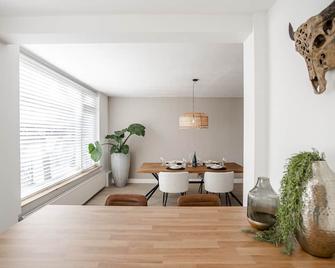 Marley S Beachhouse Luxury Apartment With Garden - Zandvoort - Dining room