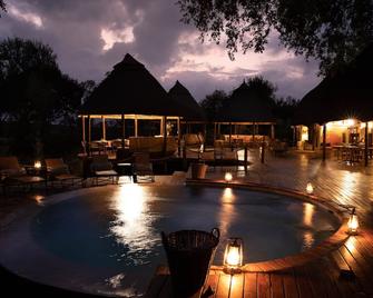 Hoyo Hoyo Safari Lodge - Clare - Piscina