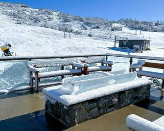 Smiggins Hotel & Chalet Apartments - Perisher Valley - Balcony