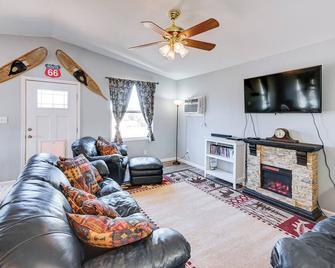 Kingman Vacation Rental w/ Private Yard & Fire Pit - Kingman - Living room
