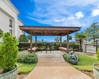 Hampton Inn & Suites Tifton - Tifton - Building